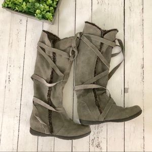 Ziginy Gray Suede Lace Up Boots
